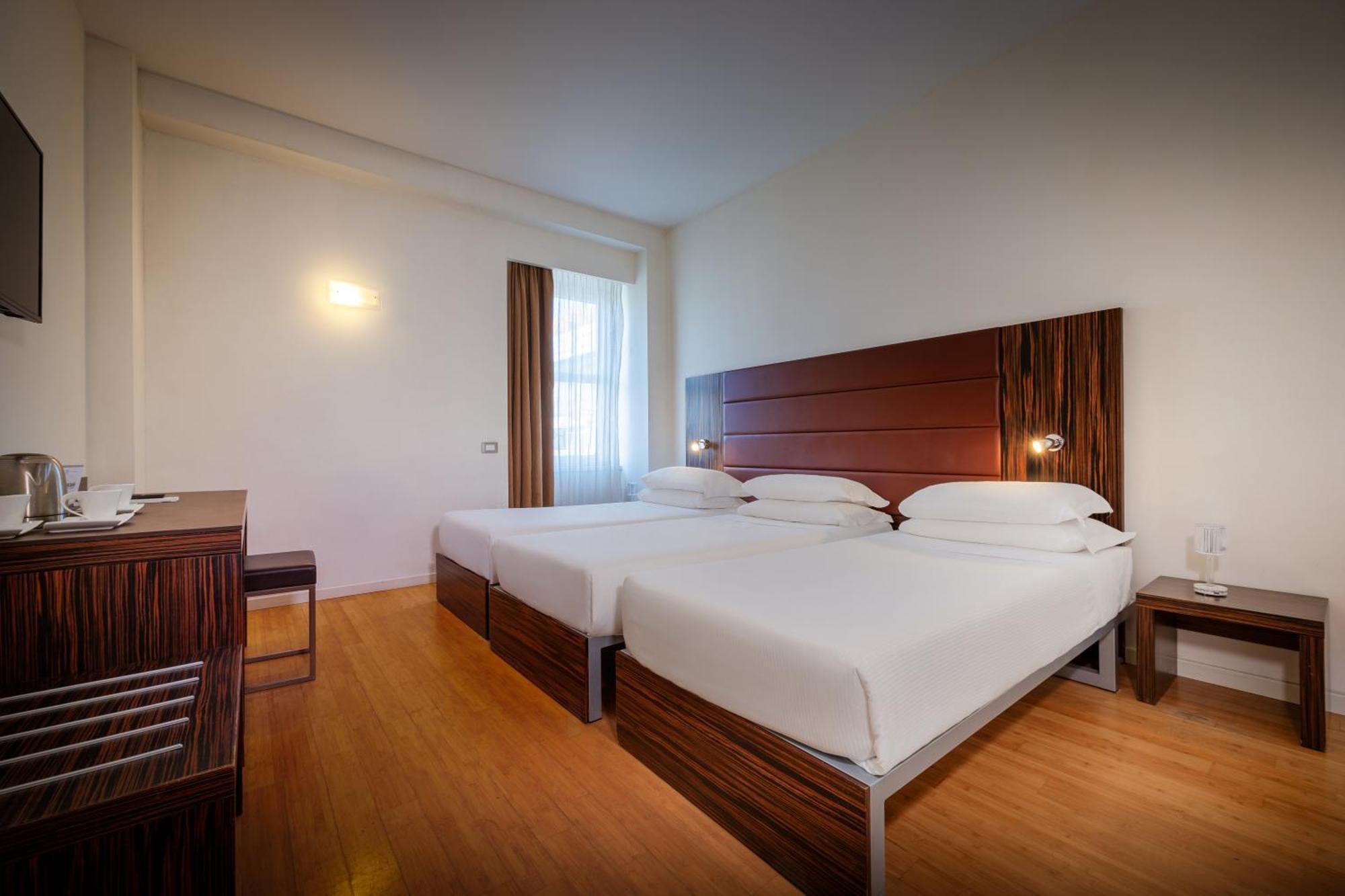 Ih Hotels Milano Centrale Экстерьер фото