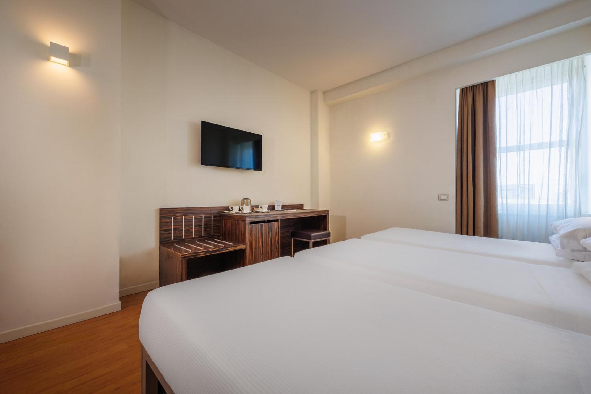 Ih Hotels Milano Centrale Экстерьер фото
