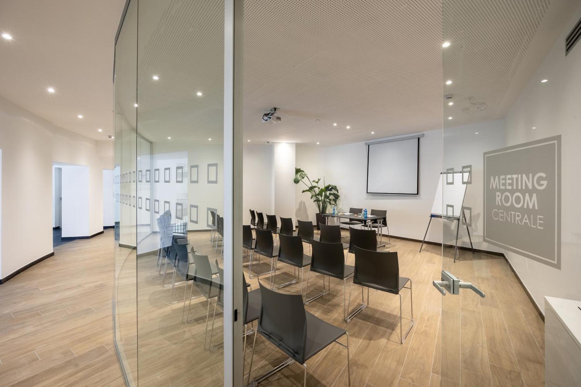 Ih Hotels Milano Centrale Экстерьер фото