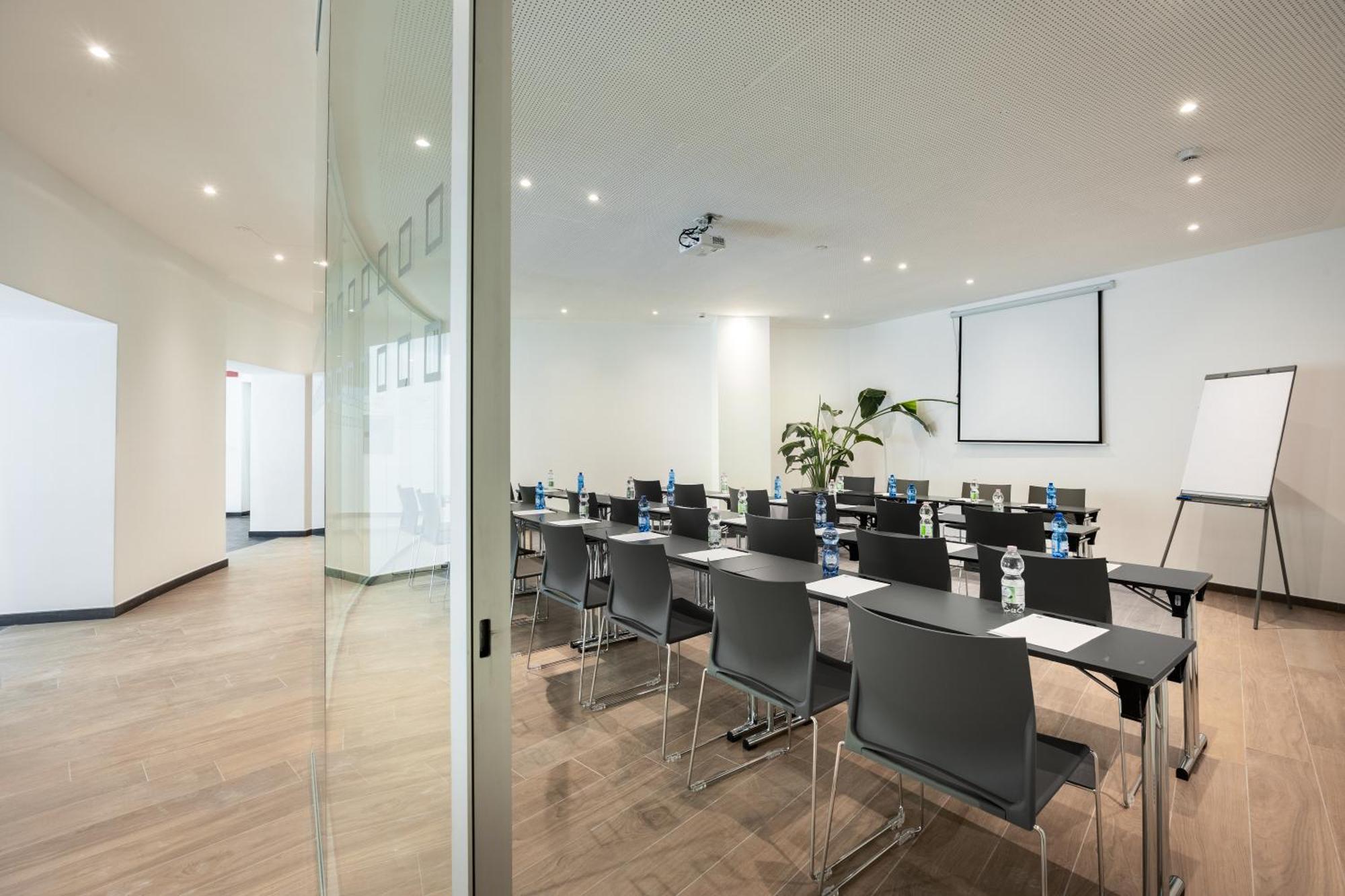 Ih Hotels Milano Centrale Экстерьер фото